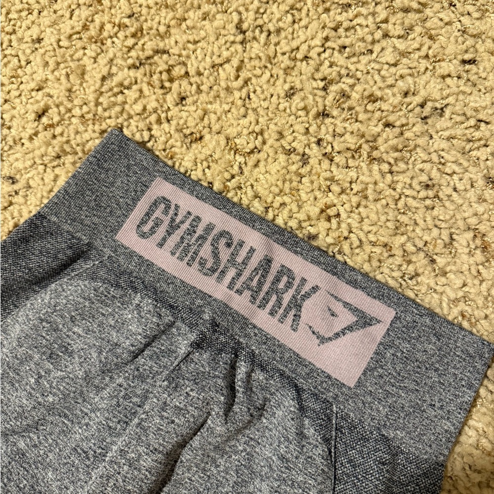 Gymshark Women’s size Medium Heather Gray Leggings